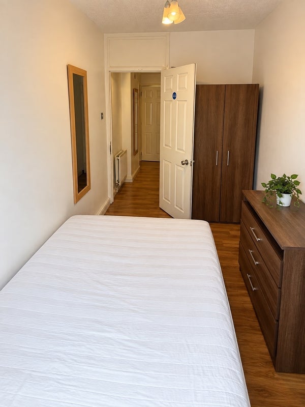 Room Breasley Close in Greater London