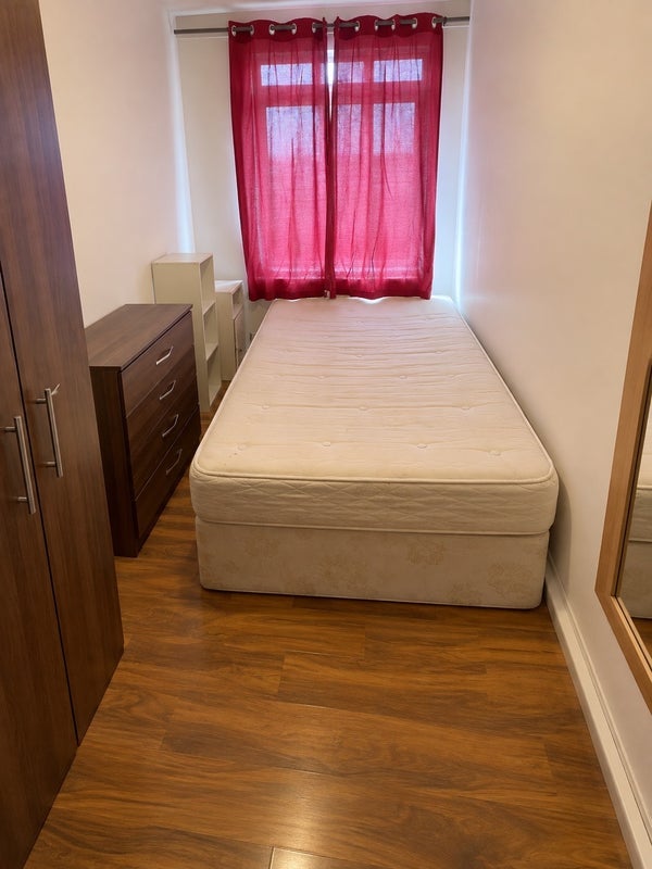 Room Breasley Close in Greater London