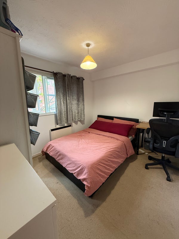 Room Curtis Drive in Greater London