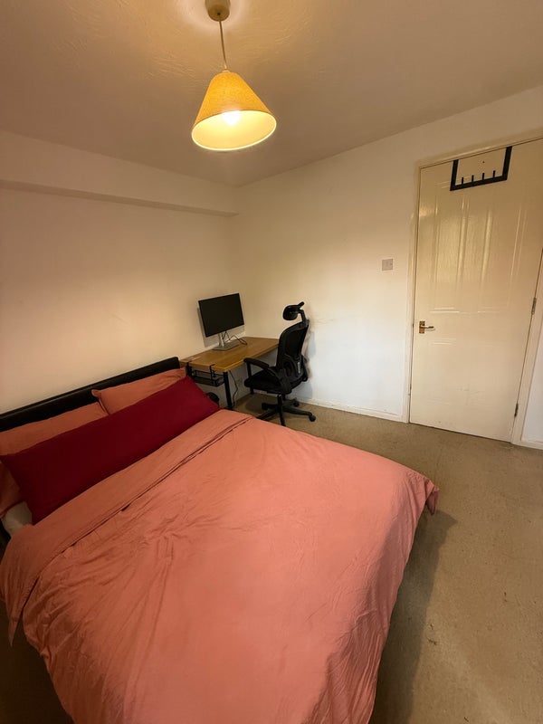 Room Curtis Drive in Greater London