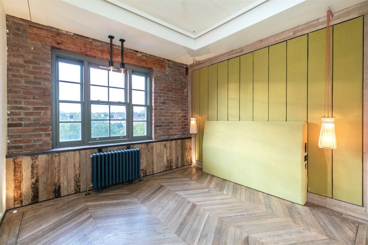 Flat Belmont Street in Greater London