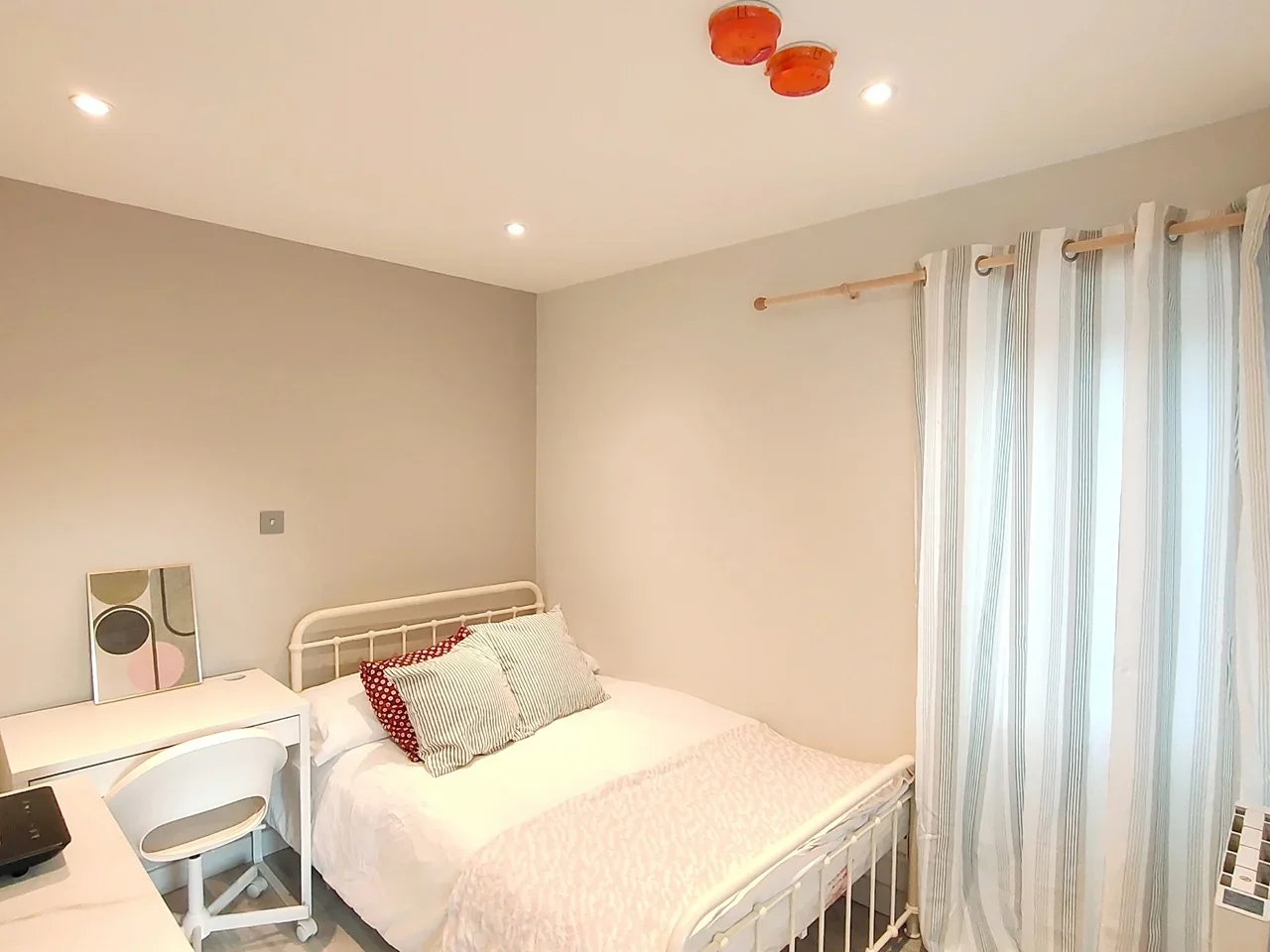 Room Ernest Street in Greater London