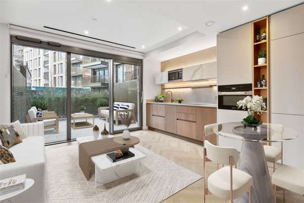 Flat Michael Road in Greater London