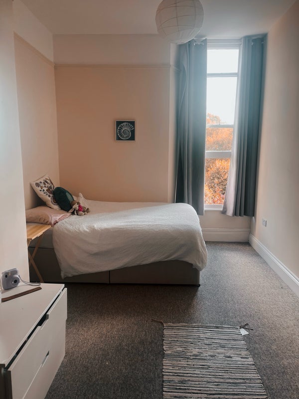 Room Oakfield Road in Bristol