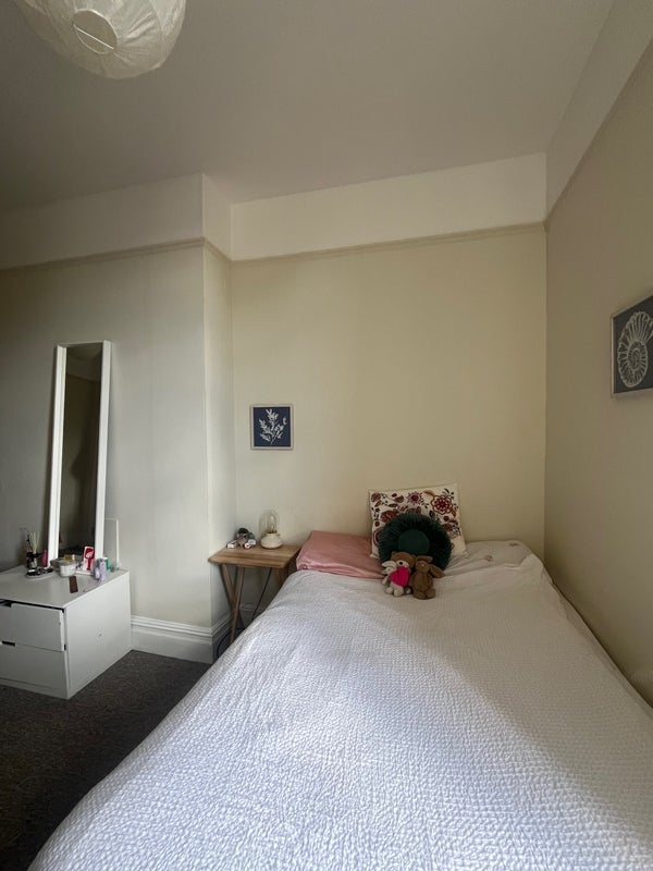 Room Oakfield Road in Bristol