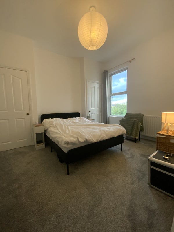 Room Kinver Road in Greater London