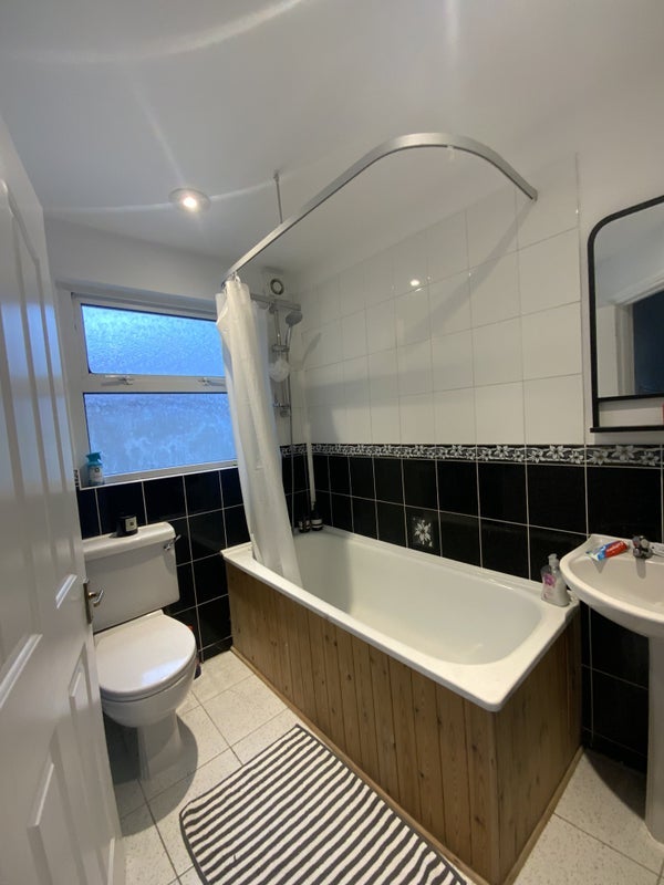 Room Kinver Road in Greater London