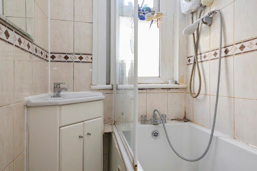 Room Northcote Avenue in Greater London