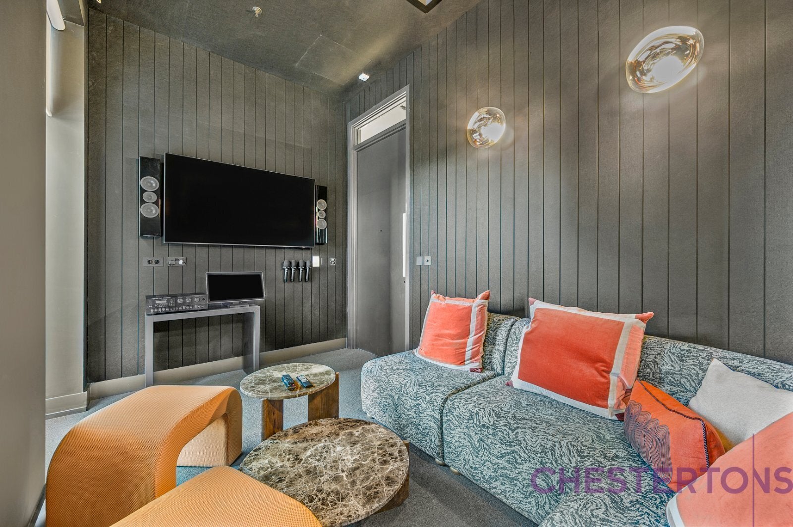 Flat Charter Street in Greater London