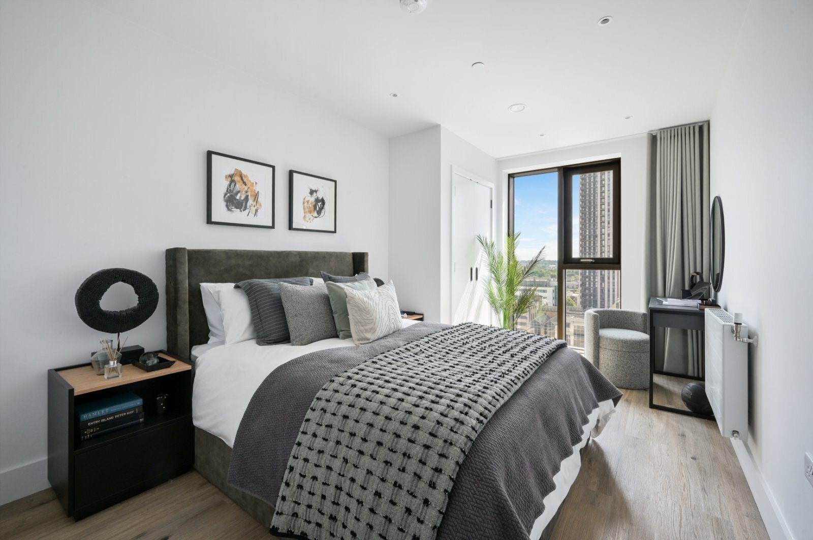 Flat Charter Street in Greater London
