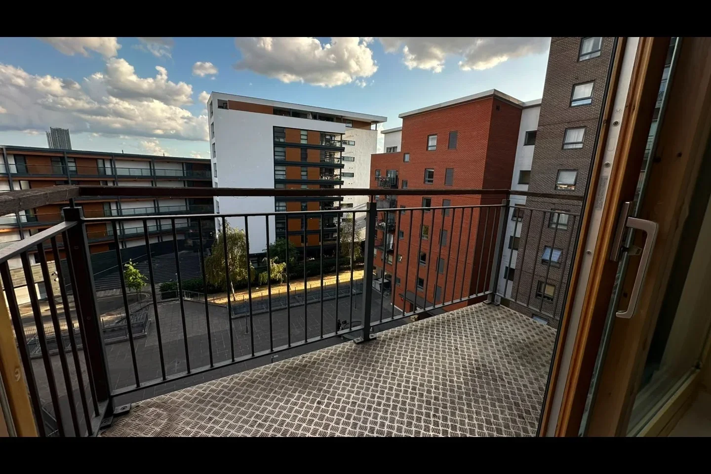 Flat Cam Road in Greater London