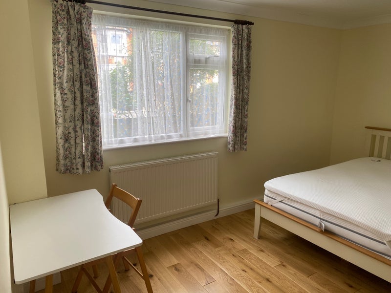 Room Princes Road in Greater London