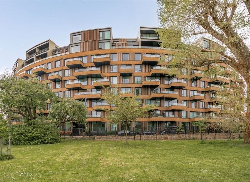 Flat Wood Crescent in Greater London