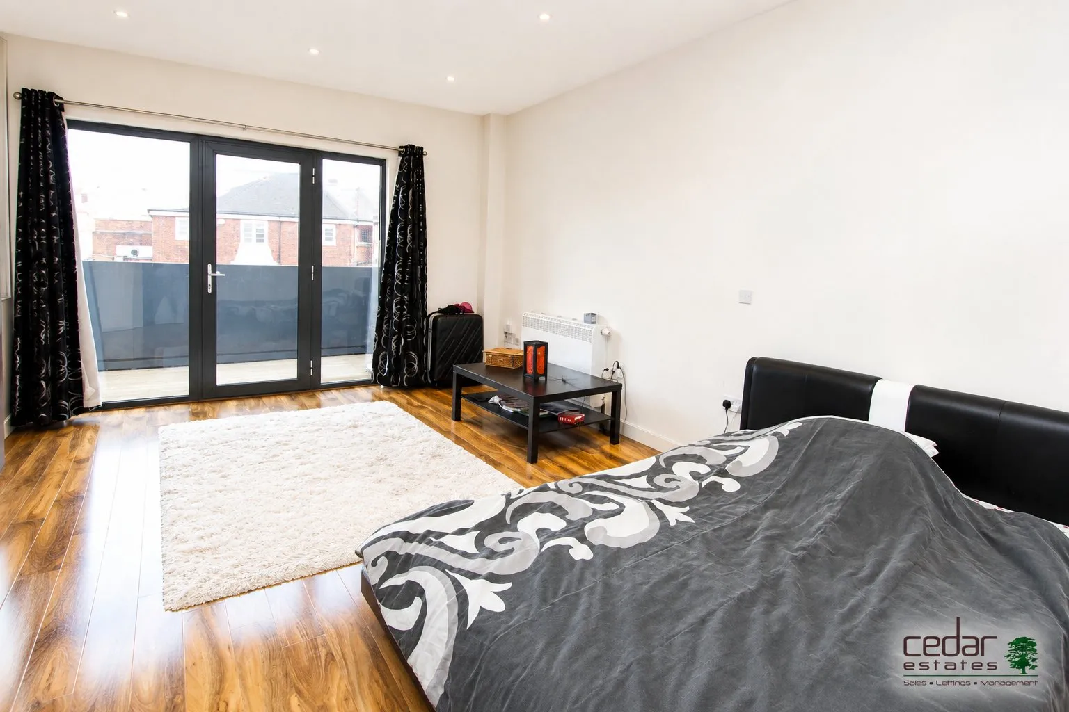 Flat Imperial Drive in Greater London