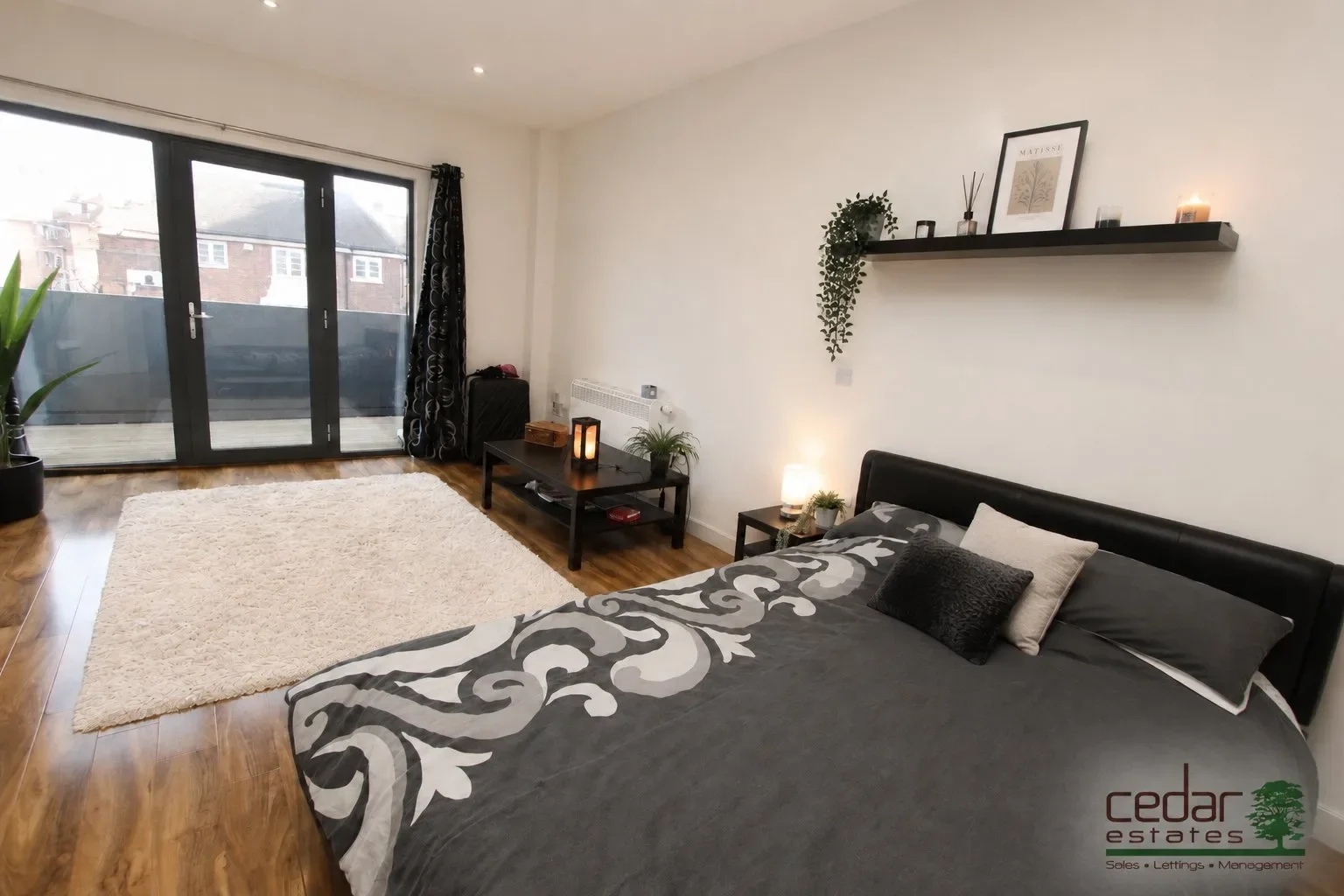 Flat Imperial Drive in Greater London