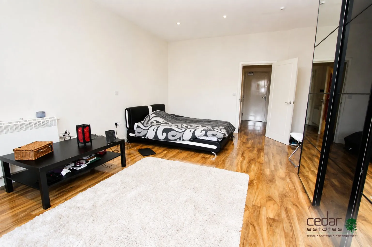 Flat Imperial Drive in Greater London