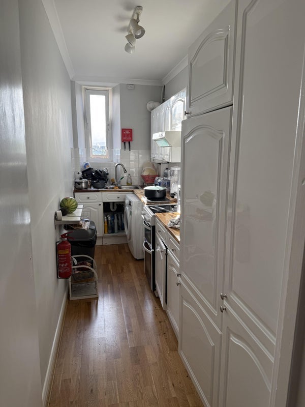 Room Craigmont Drive in Glasgow