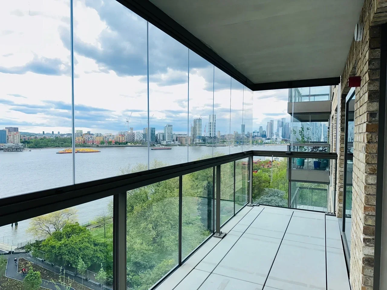 Flat Riverside Walk in Greater London