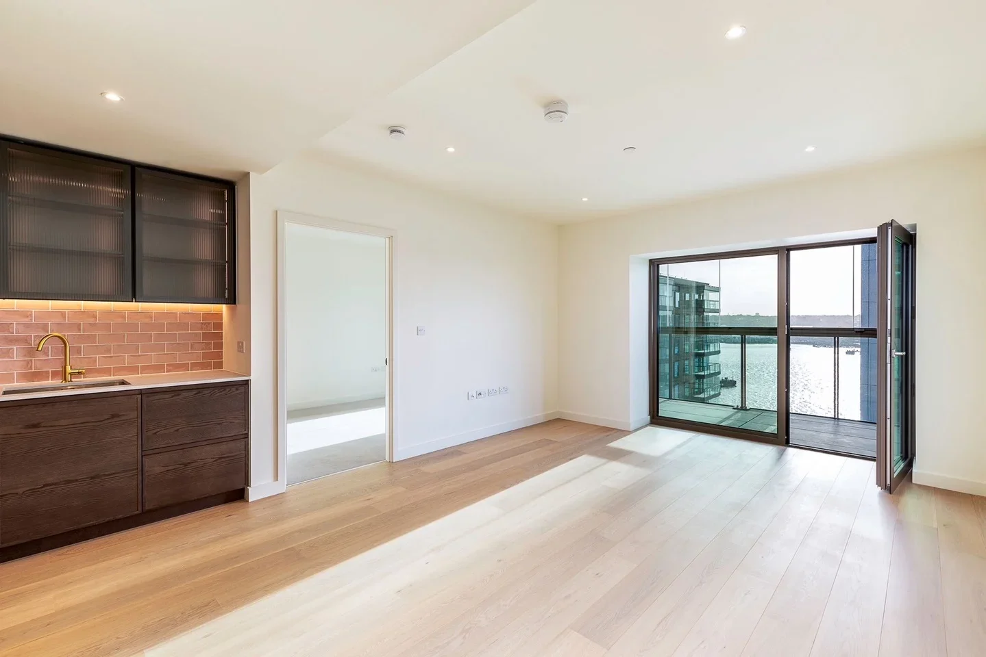 Flat Riverside Walk in Greater London