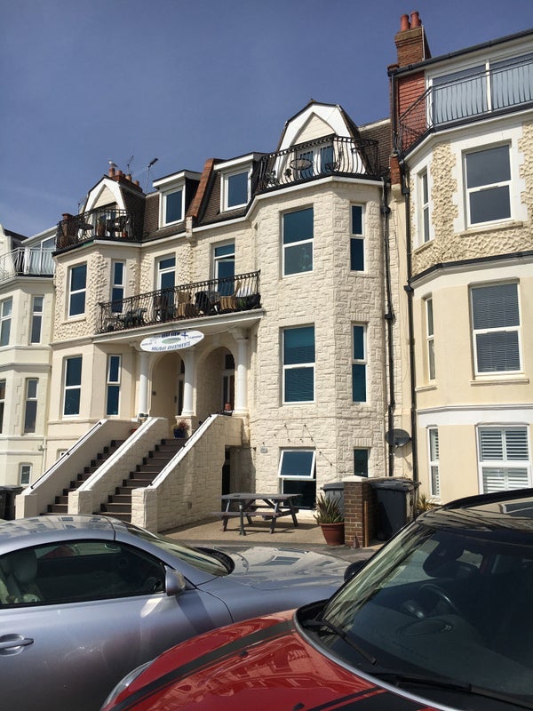Room Undercliff Road in Bournemouth