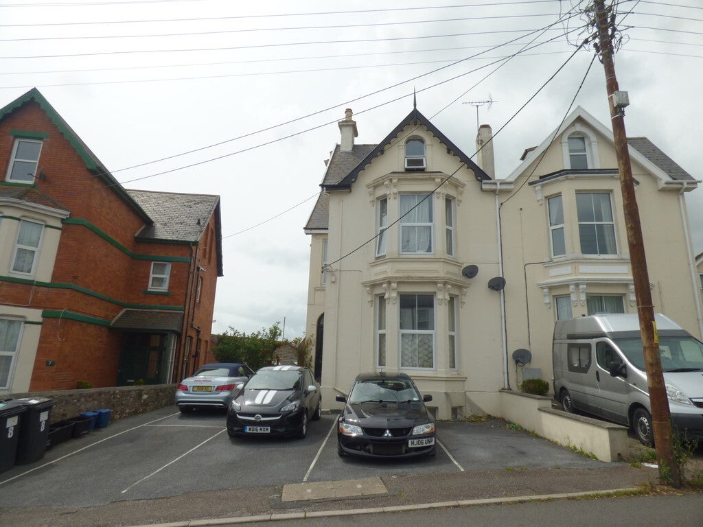 Flat Hermosa Road in Teignbridge