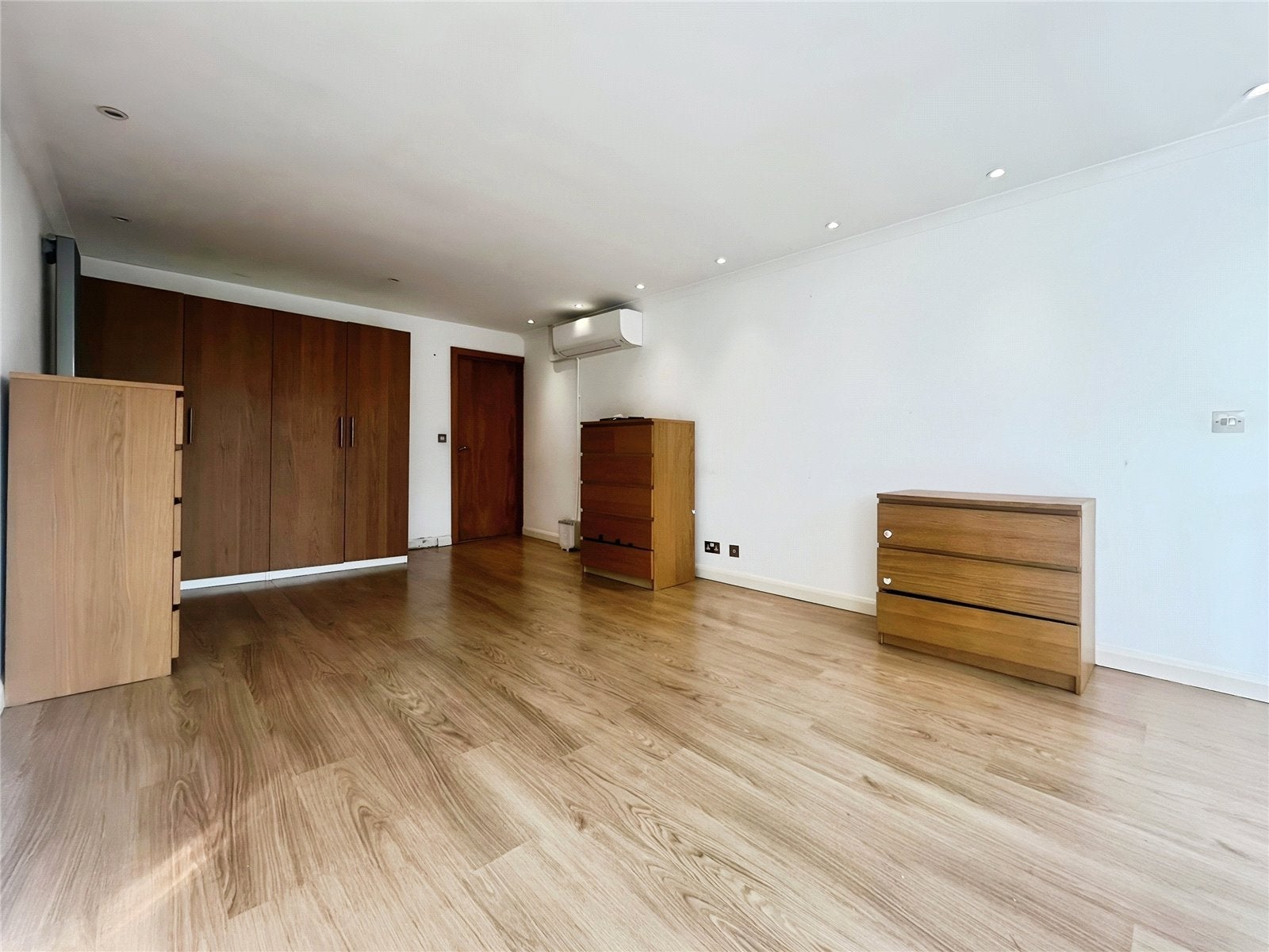 Flat Wheatlands in Greater London