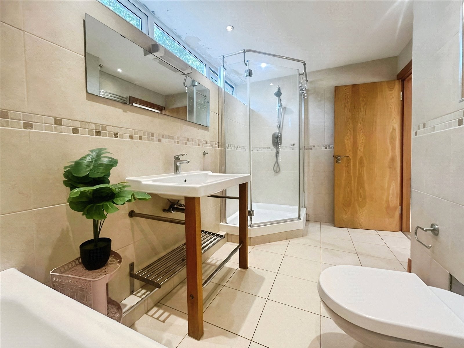Flat Wheatlands in Greater London