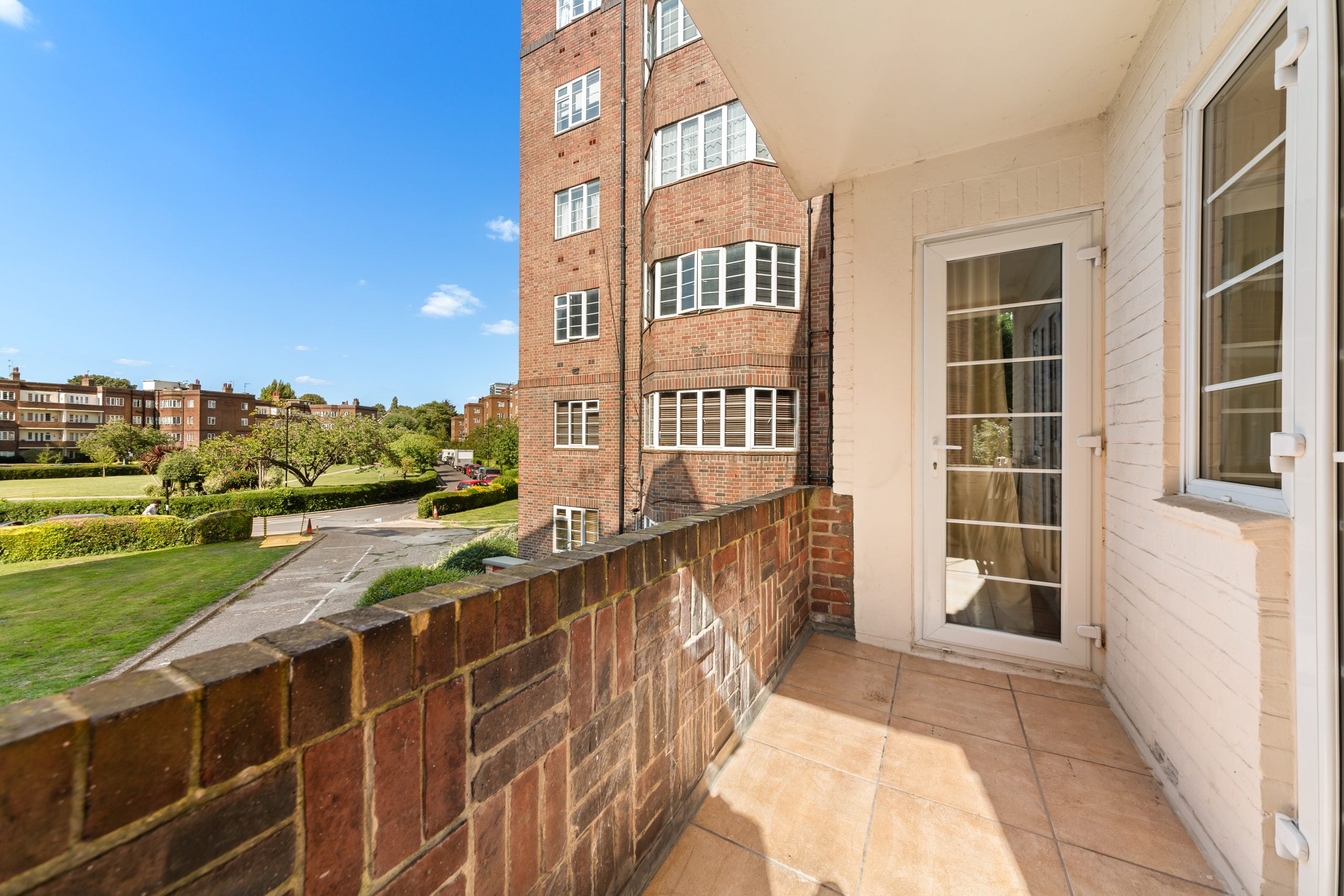 Flat Chiswick Village in Greater London