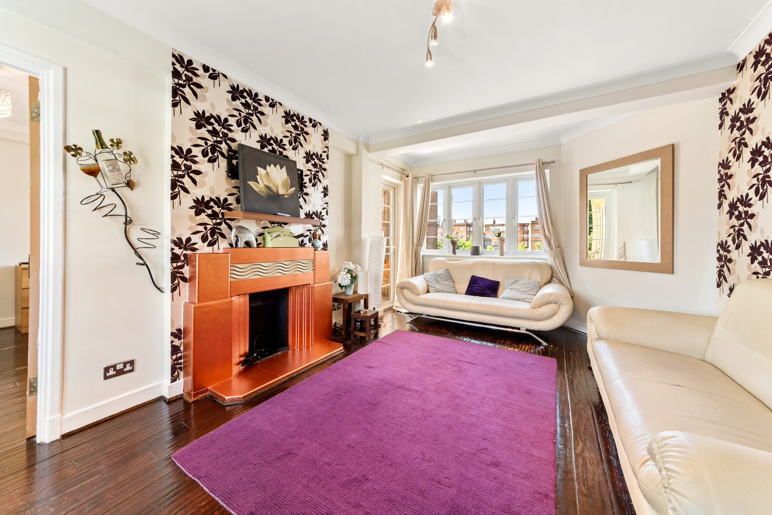 Flat Chiswick Village in Greater London