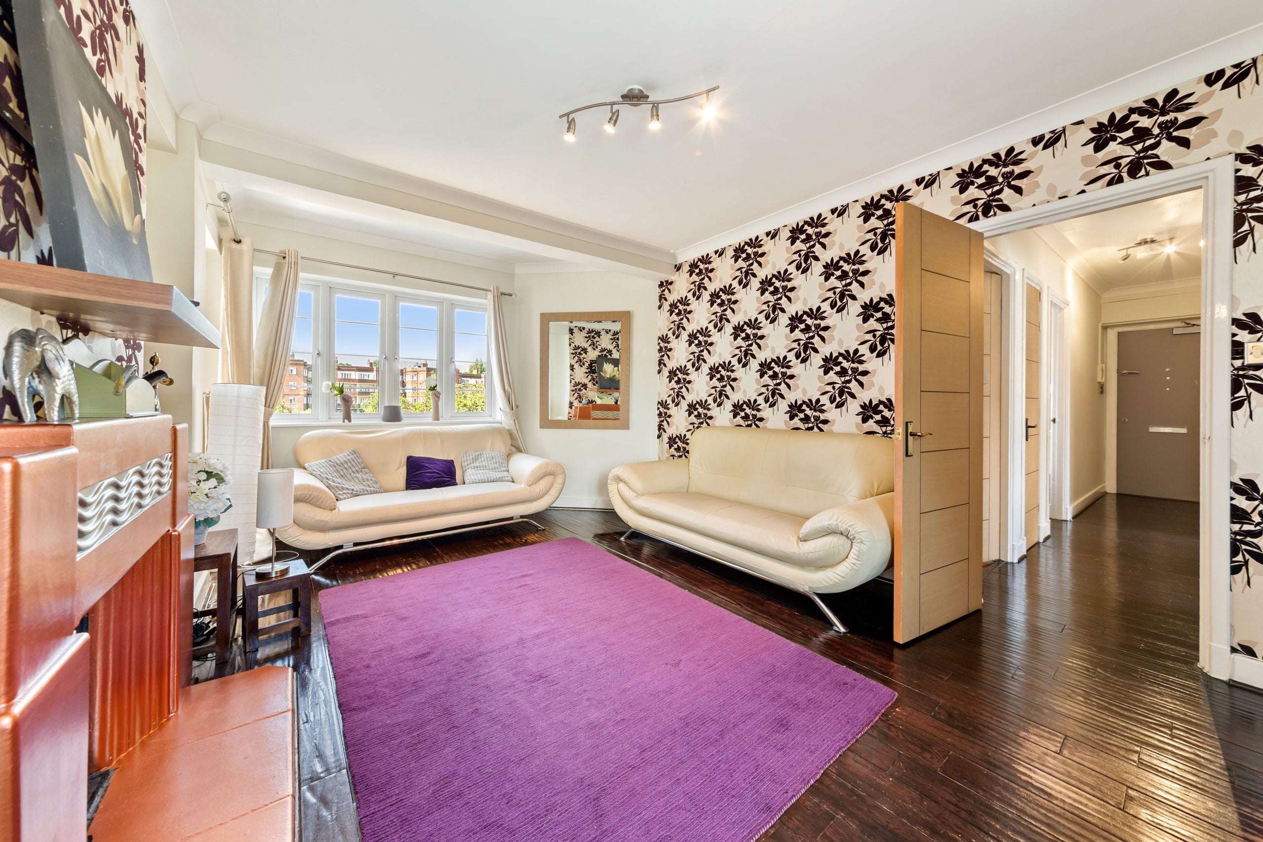 Flat Chiswick Village in Greater London
