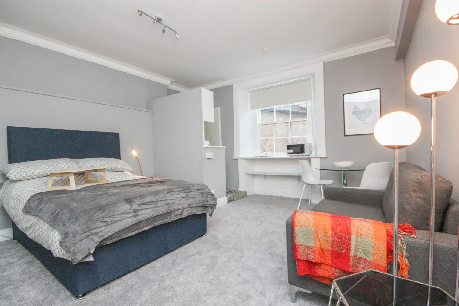 Flat Kew Terrace in Glasgow