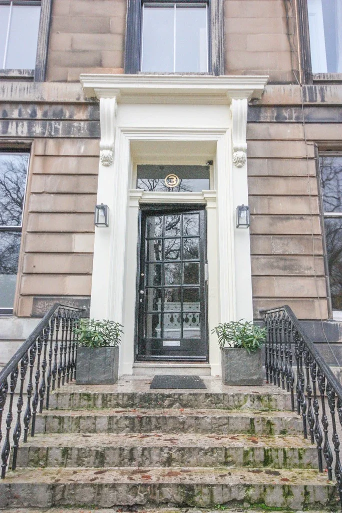 Flat Kew Terrace in Glasgow