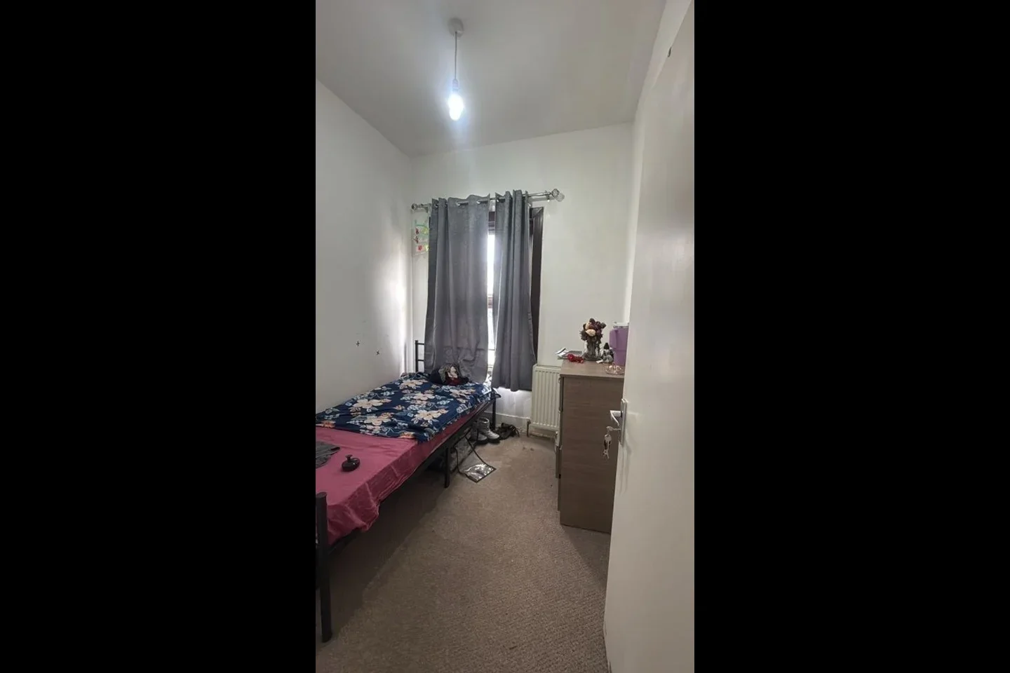 Room Romford Road in Greater London
