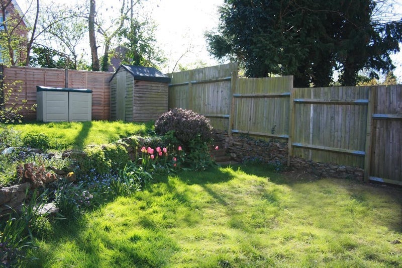Room Gaveston Close in Warwick