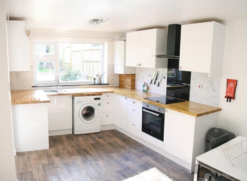 Room Gaveston Close in Warwick