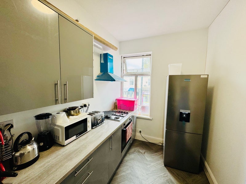 Room Derby Street in Farnworth