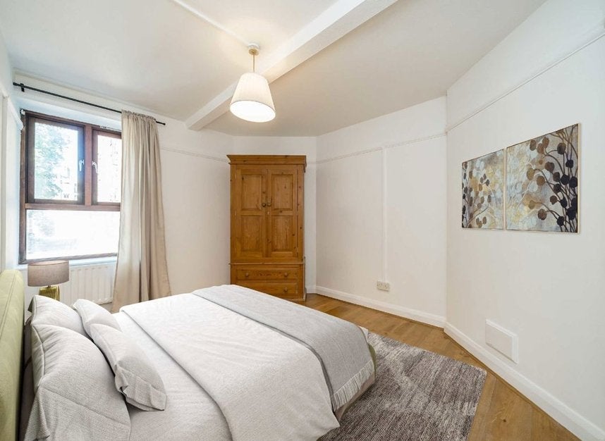 Flat Kintyre Court in Greater London
