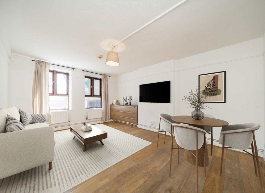Flat Kintyre Court in Greater London