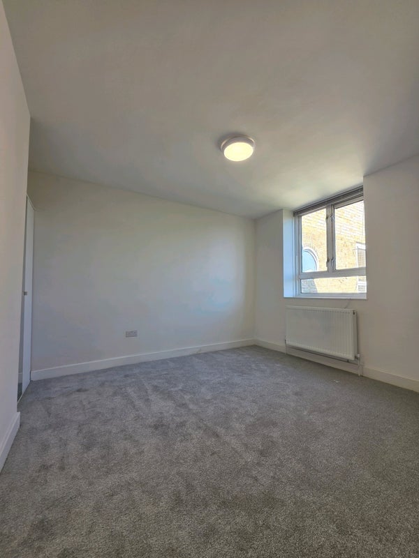 Flat Dorman Way in Greater London