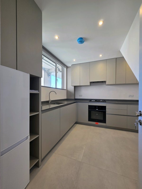 Flat Dorman Way in Greater London