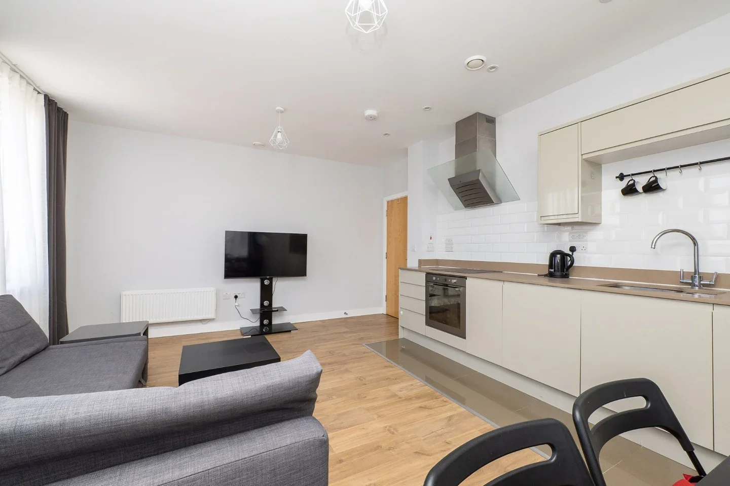 Flat Sutton Court Road in Greater London