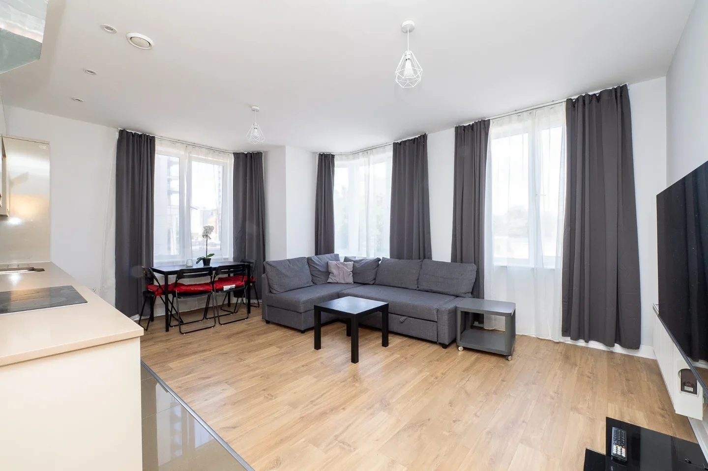 Flat Sutton Court Road in Greater London