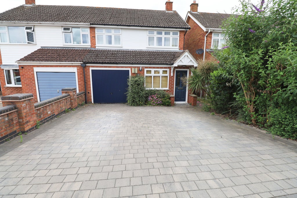 House Milton Close in Hinckley and Bosworth