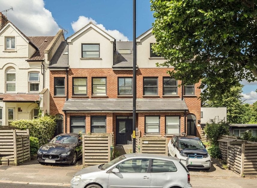 Flat Lordship Lane in Greater London