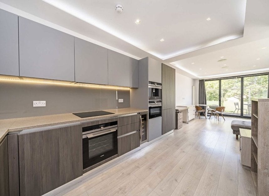 Flat Lordship Lane in Greater London