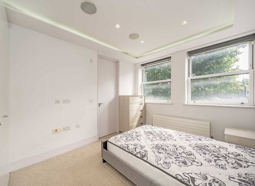 Flat Lordship Lane in Greater London