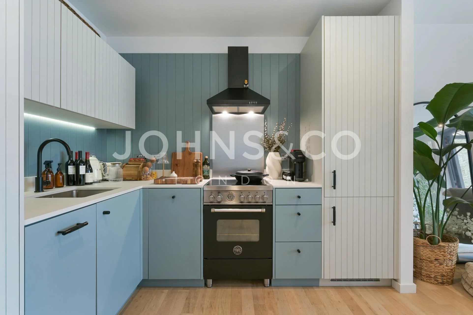 Flat Kingham Avenue in Greater London