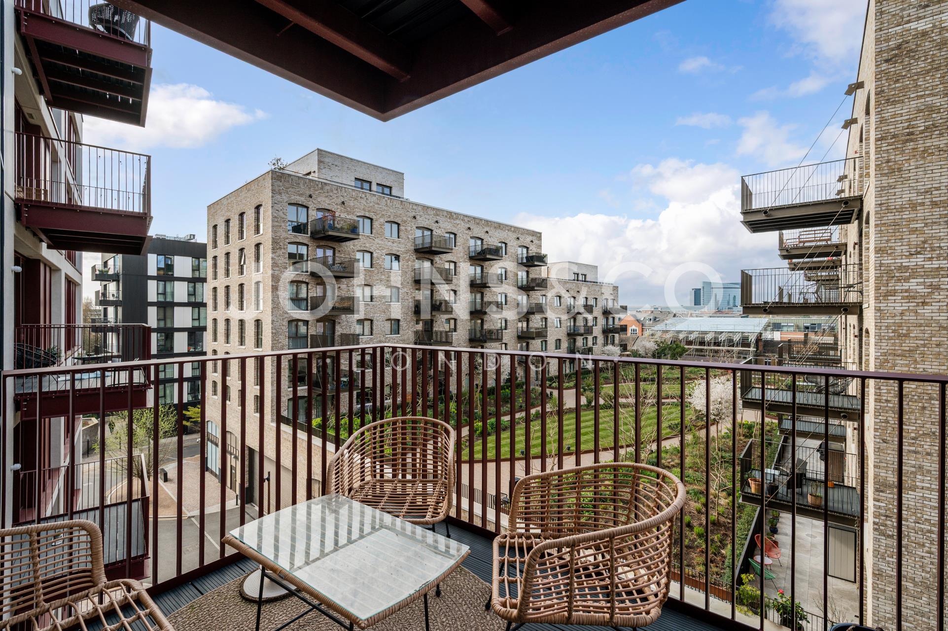 Flat Kingham Avenue in Greater London