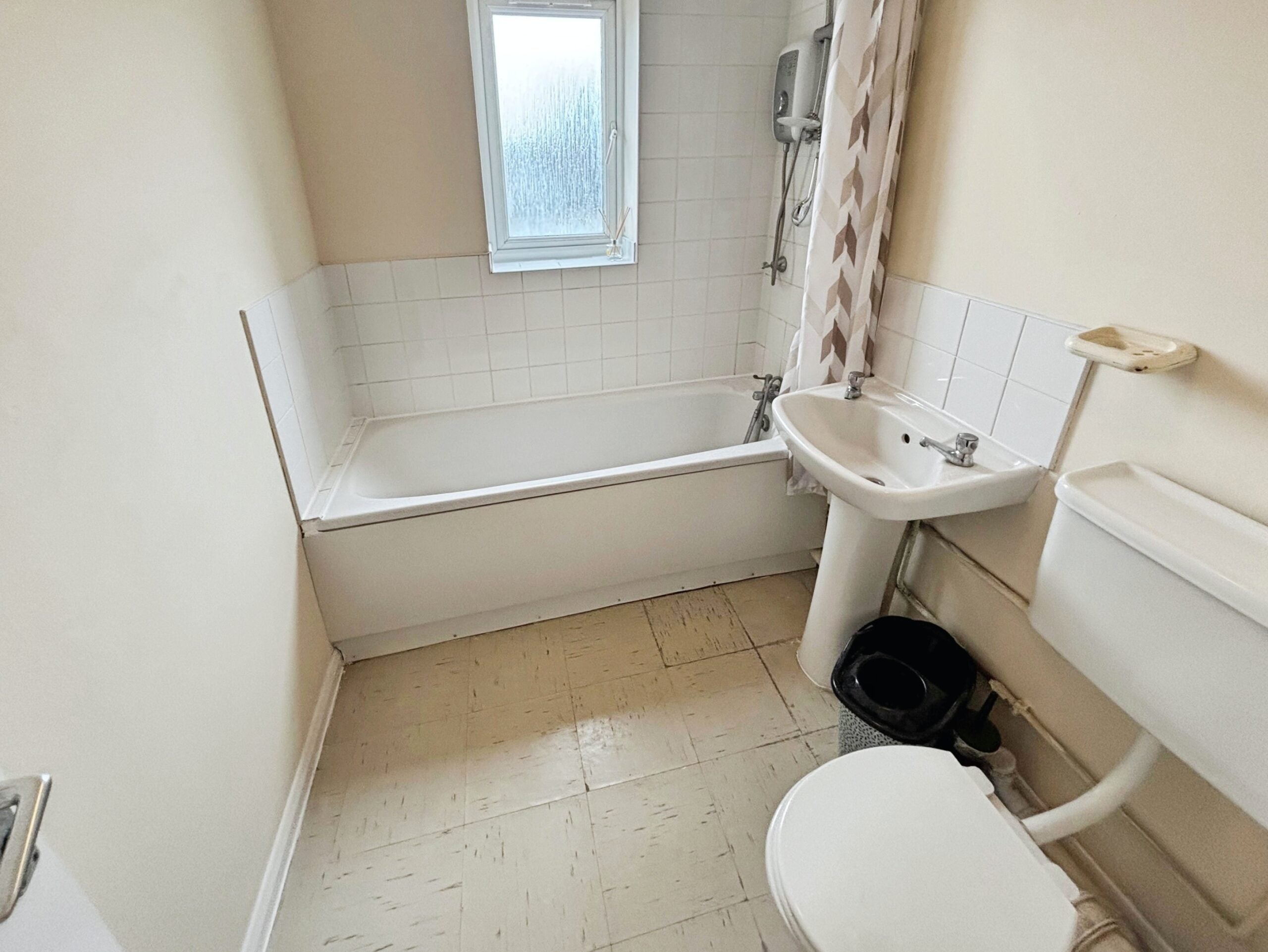 Flat Greenslade Road in Greater London