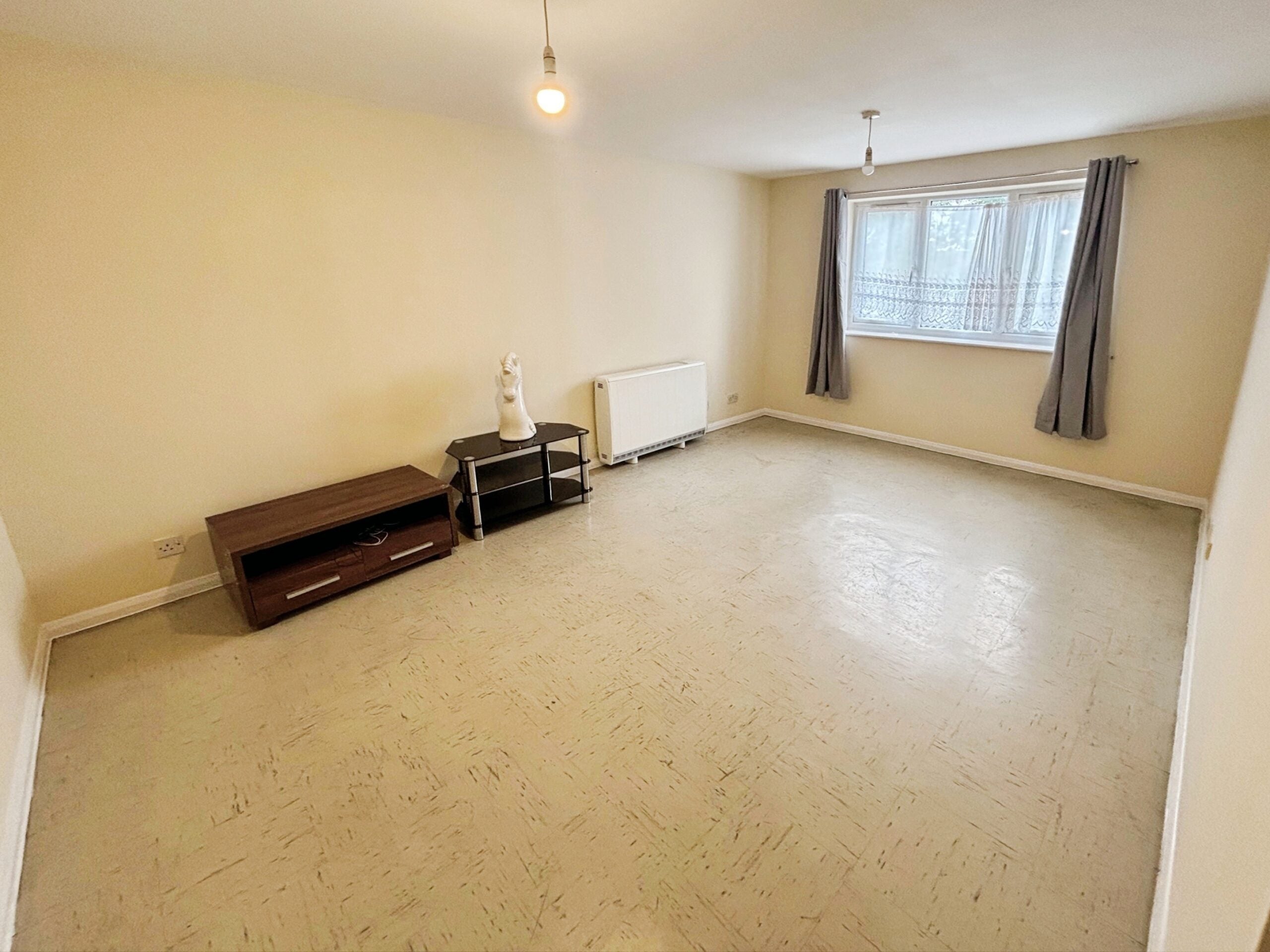 Flat Greenslade Road in Greater London